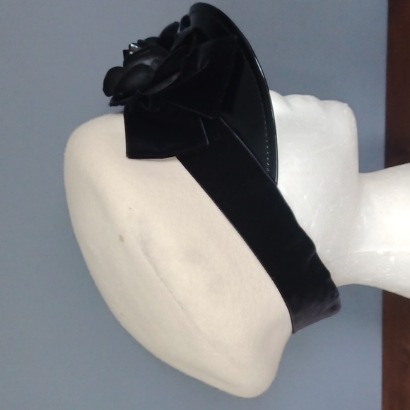 Eric Javits Cream Wool Beret with Black Velvet Flower Trim - Picture 3 of 15